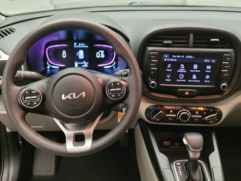Used 2023 Kia Soul LX w/ LX Technology Package image 22