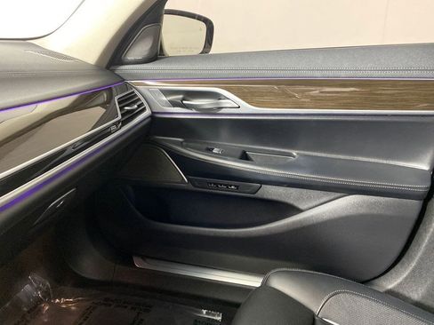 Used 2020 BMW 740i image 26