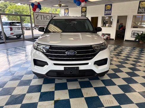 Used 2020 Ford Explorer XLT AWD/4WD image 2