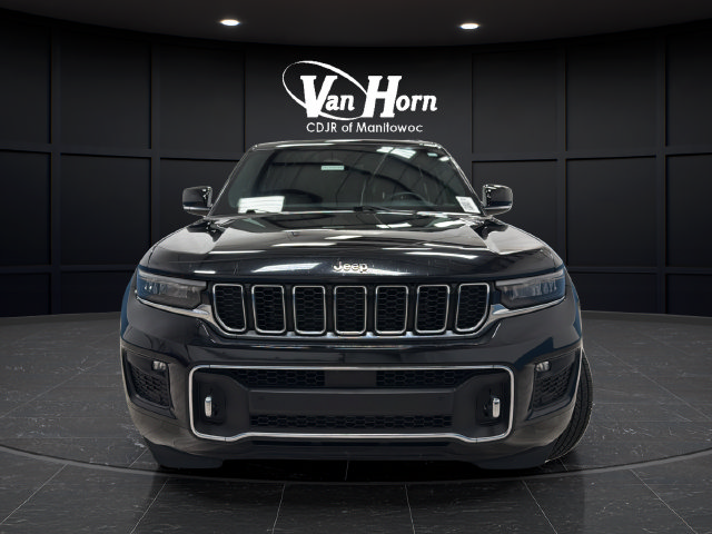 Used 2022 Jeep Grand Cherokee Overland w/ Luxury Tech Group IV AWD/4WD image 2