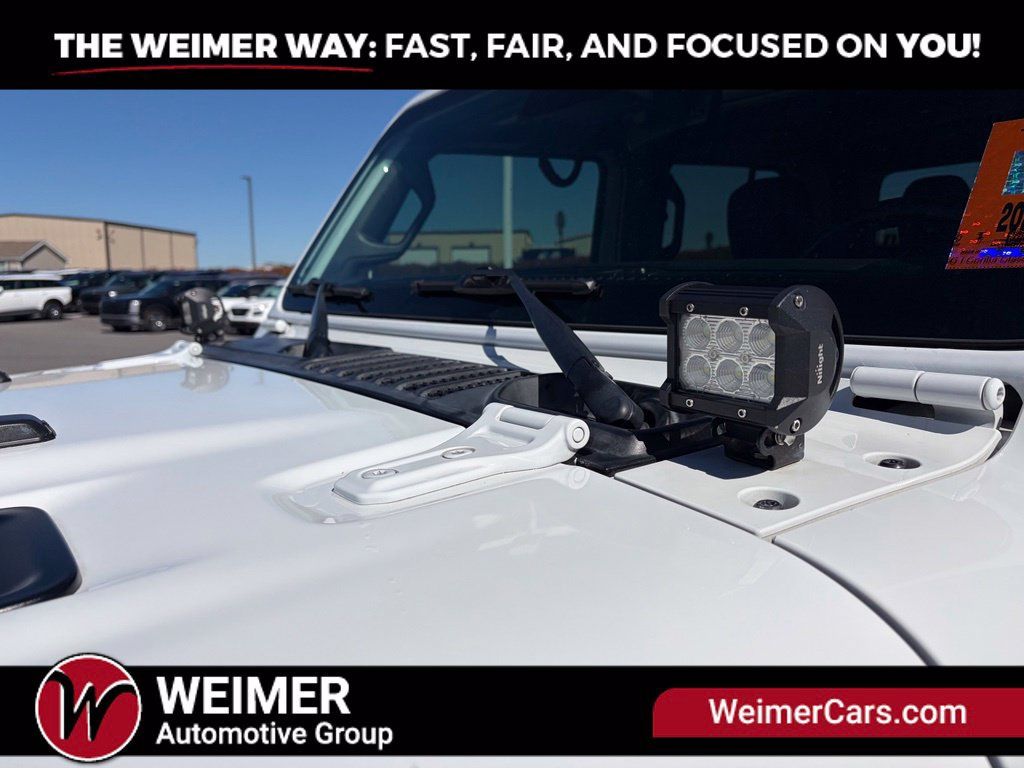 Used 2022 Jeep Gladiator Rubicon w/ LED Lighting Group AWD/4WD image 18