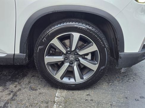 Certified 2023 Honda Pilot Touring image 9