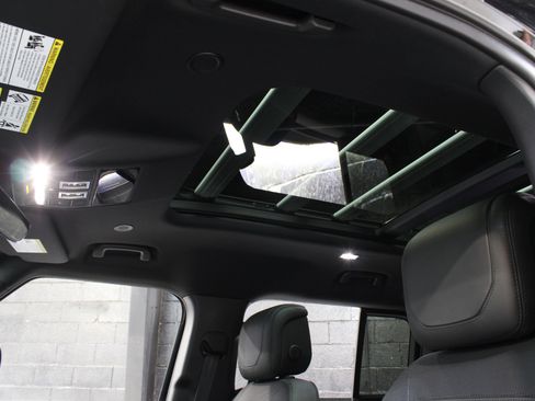 Used 2024 Land Rover Defender 110 X-Dynamic SE image 26