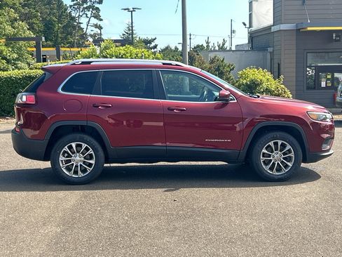 Used 2021 Jeep Cherokee Latitude Plus AWD/4WD image 4
