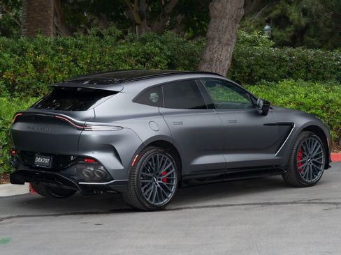 Used 2025 Aston Martin DBX 707 image 3