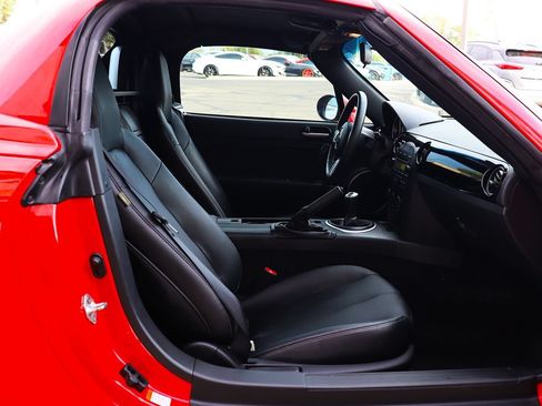 Used 2008 MAZDA MX-5 Miata Grand Touring w/ Premium Pkg RWD image 27