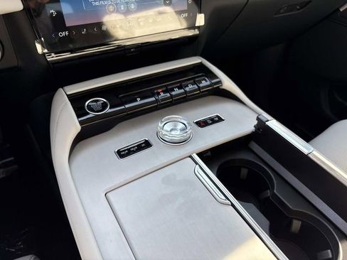 New 2026 Lincoln Navigator Premiere AWD/4WD image 30