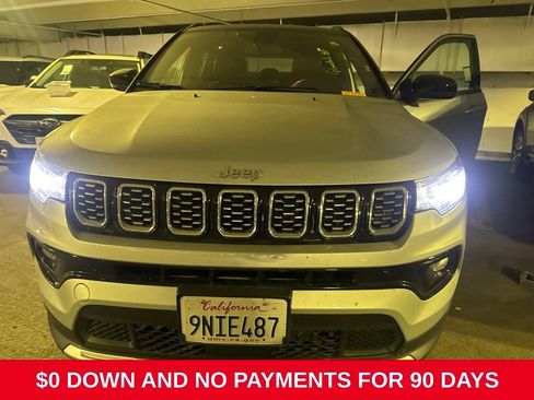 Used 2025 Jeep Compass Limited AWD/4WD image 2