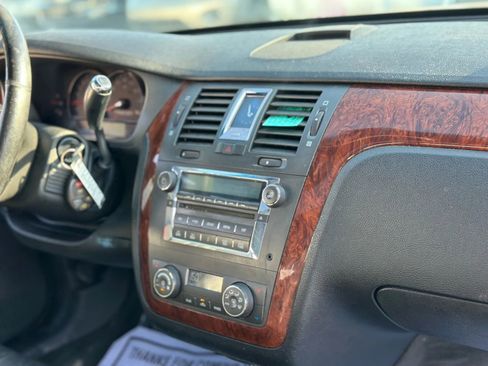 Used 2007 Cadillac DTS Luxury I w/ Sun And Sound Package image 11