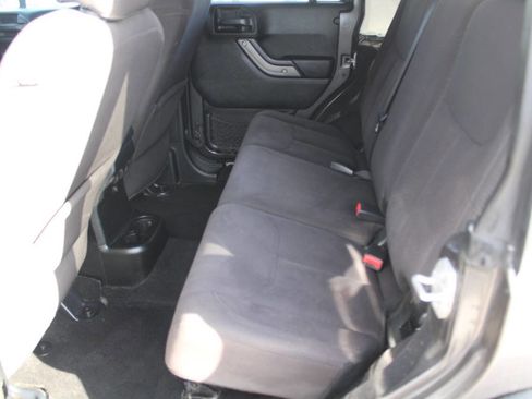 Used 2018 Jeep Wrangler Unlimited Sport S image 10