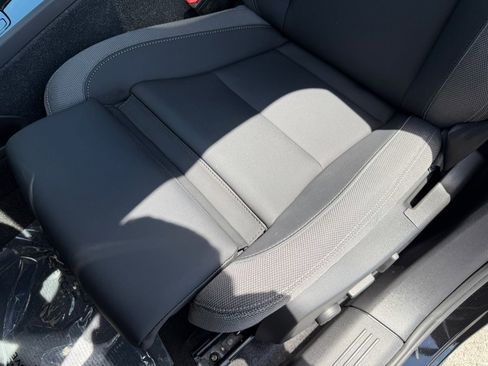 Used 2023 Volvo C40 Recharge Core AWD/4WD image 19