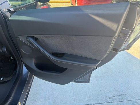 Used 2020 Tesla Model Y Long Range image 16