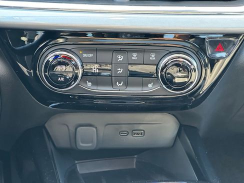 New 2026 Chevrolet Trax LT w/ Sunroof Package image 15