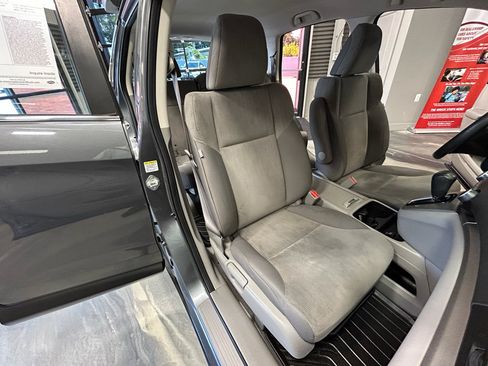 Used 2013 Honda CR-V LX image 4