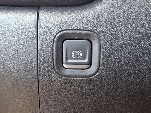 Used 2022 GMC Sierra 1500 Elevation RWD image 9