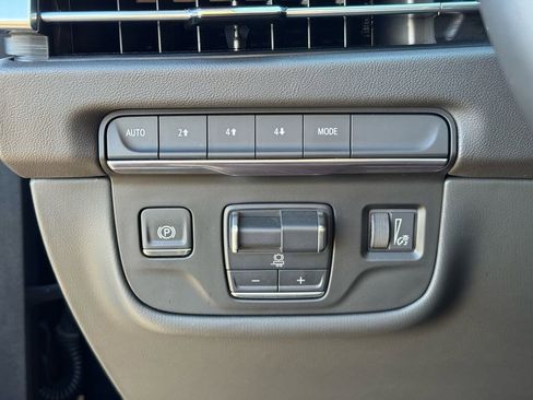 Used 2025 Cadillac Escalade Premium Luxury AWD/4WD image 27