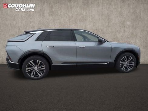 New 2026 Cadillac Lyriq Premium Luxury image 8