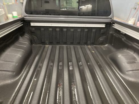 Used 2025 Nissan Frontier PRO-4X w/ Pro Convenience Package image 11