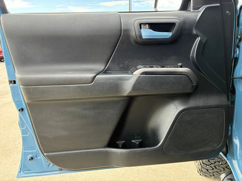 Used 2018 Toyota Tacoma TRD Pro AWD/4WD image 8