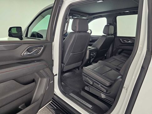 Used 2024 Chevrolet Suburban RST w/ Luxury Package AWD/4WD image 17