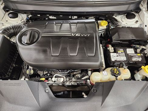 Used 2019 Jeep Cherokee Latitude Plus w/ Comfort/Convenience Group image 50