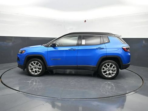 Used 2025 Jeep Compass Limited AWD/4WD image 5