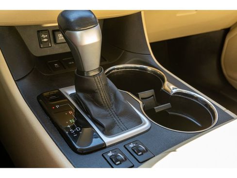 Used 2017 Toyota Highlander XLE image 28