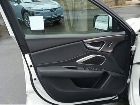 Used 2025 Acura RDX SH-AWD image 40