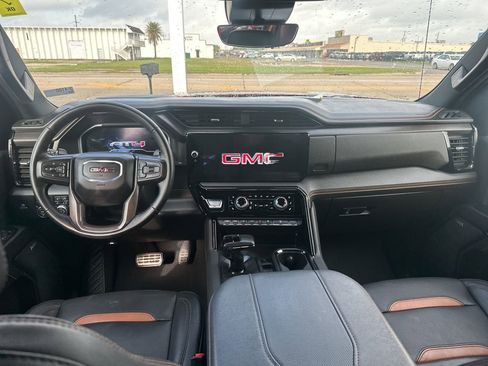 Used 2024 GMC Sierra 1500 AT4 w/ Technology Package AWD/4WD image 9