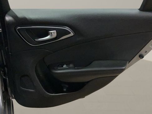 Used 2015 Chrysler 200 Limited w/ Convenience Group image 15