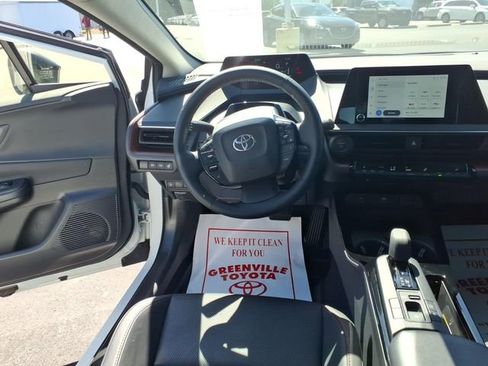 Used 2025 Toyota Prius Plug-In Hybrid FWD image 11