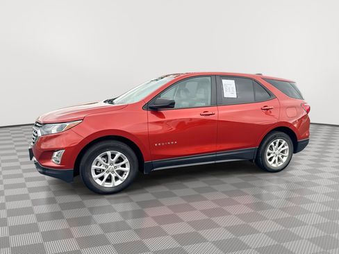 Used 2020 Chevrolet Equinox LS w/ LS Convenience Package image 1