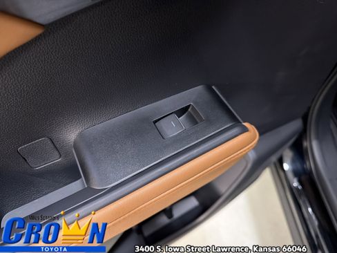 New 2026 Toyota Highlander Platinum image 25