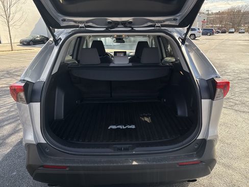 Used 2021 Toyota RAV4 XLE image 21