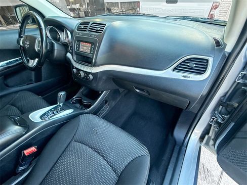 Used 2020 Dodge Journey SE w/ SE Popular Equipment Group image 32