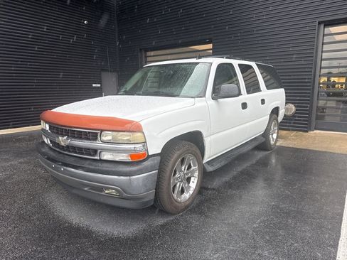 Used 2006 Chevrolet Suburban LS w/ Smart Select Package RWD image 1