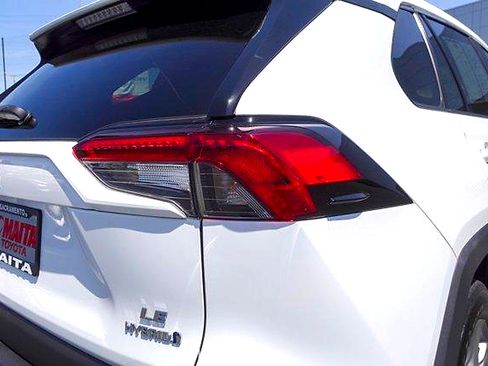 Certified 2024 Toyota RAV4 LE AWD/4WD image 5
