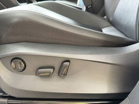 Certified 2022 Volkswagen Tiguan SE R-Line FWD image 16