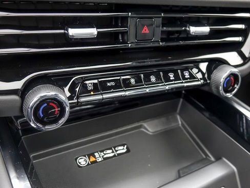 New 2026 Chevrolet Suburban Premier AWD/4WD image 32