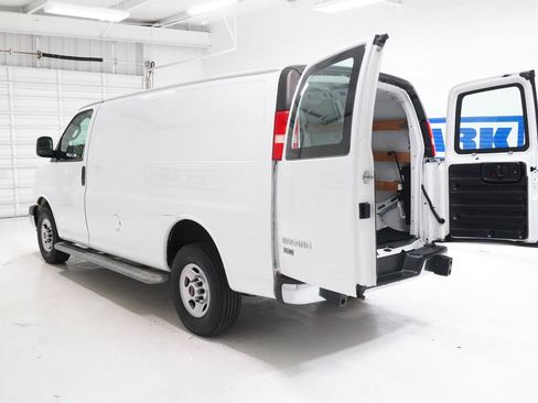 Used 2018 GMC Savana 2500 w/ Driver Convenience Package RWD image 22