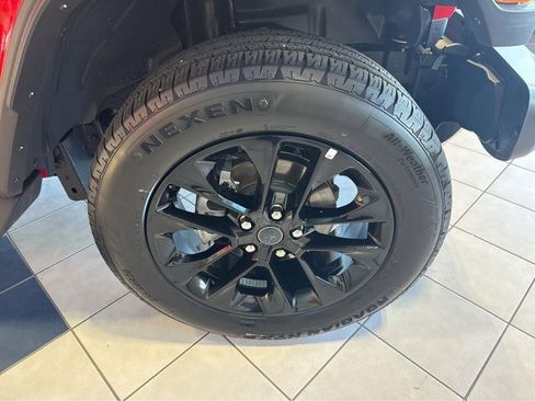 Used 2025 Jeep Wrangler Sahara image 6