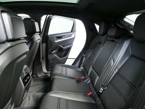New 2026 Porsche Cayenne Coupe AWD/4WD image 22