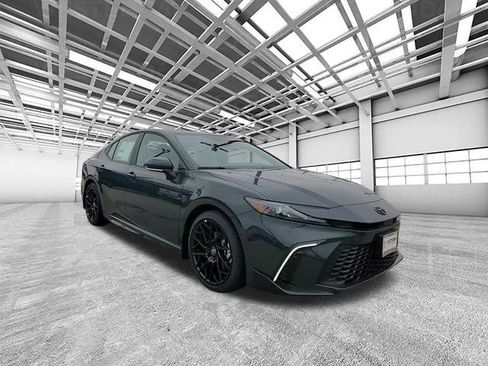 Used 2026 Toyota Camry SE image 1