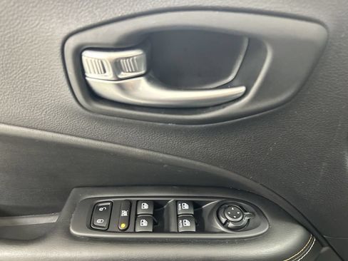 Used 2020 Jeep Compass Latitude w/ Popular Equipment Group AWD/4WD image 11