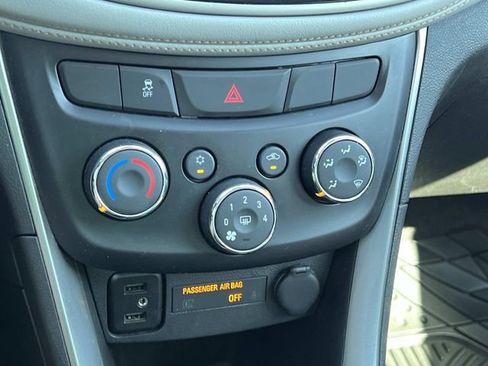 Used 2020 Chevrolet Trax LT w/ LT Convenience Package image 22