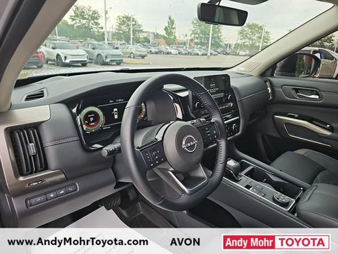Used 2025 Nissan Pathfinder Platinum AWD/4WD image 9