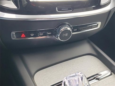 New 2026 Volvo V60 B5 Cross Country Ultra w/ Protection Package Premier image 21