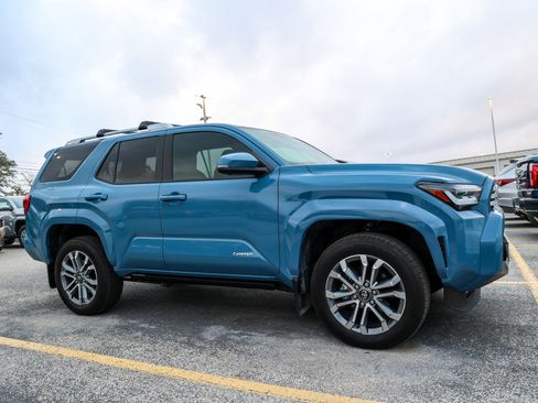 Used 2025 Toyota 4Runner Limited image 5