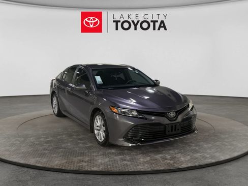 Used 2019 Toyota Camry LE FWD image 13