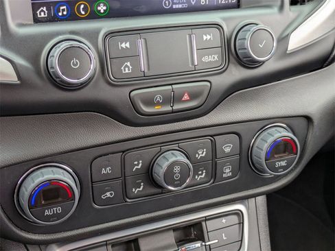 Used 2024 GMC Terrain SLT image 22